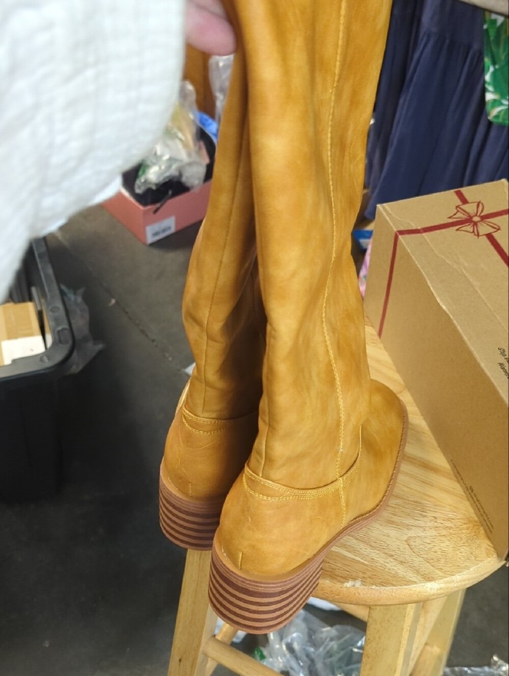 Neutral Nude Leather Pumps with Low Block Heel - Picture 3 of 4